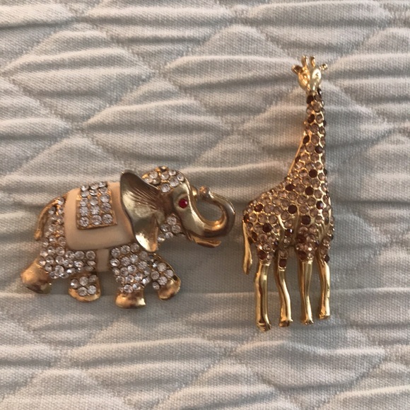Pair Gold Tone Giraffe and Elephant Pin Brooch with Rhinestones. - Picture 1 of 10